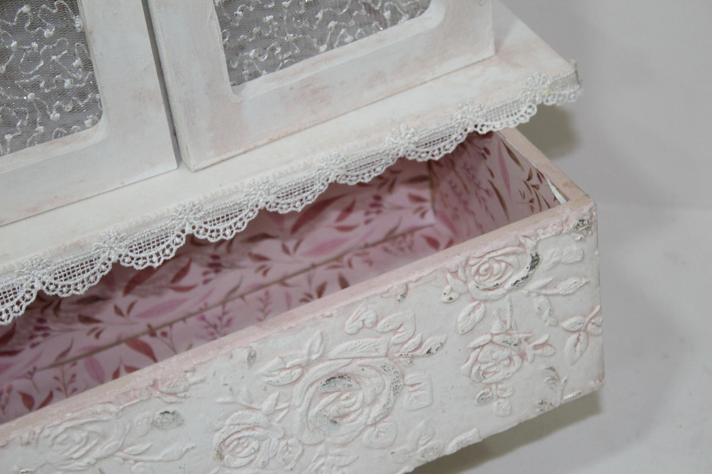 Precio roperito  vintage de puertas chico