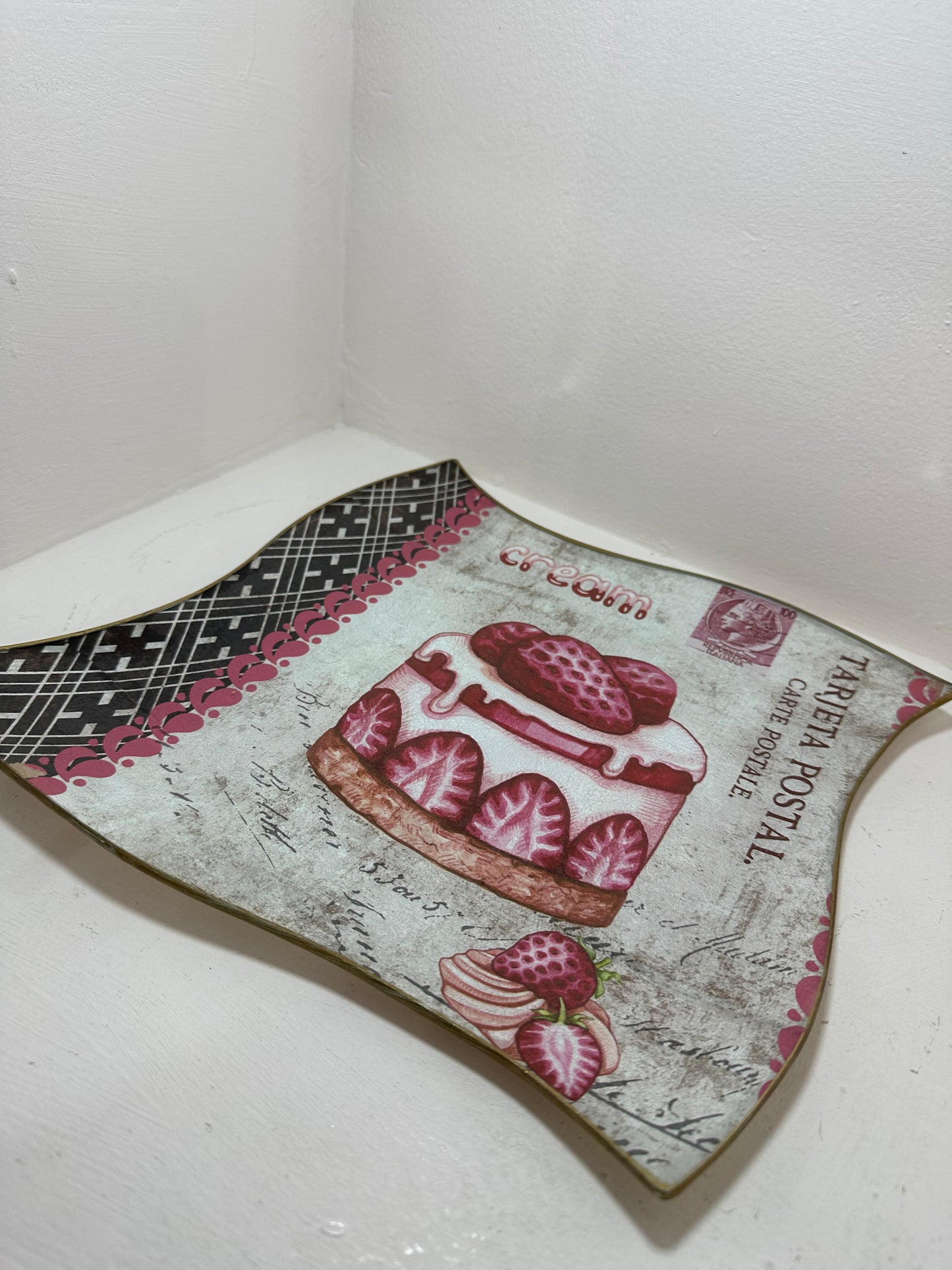 plato cristal  pastel de fresa