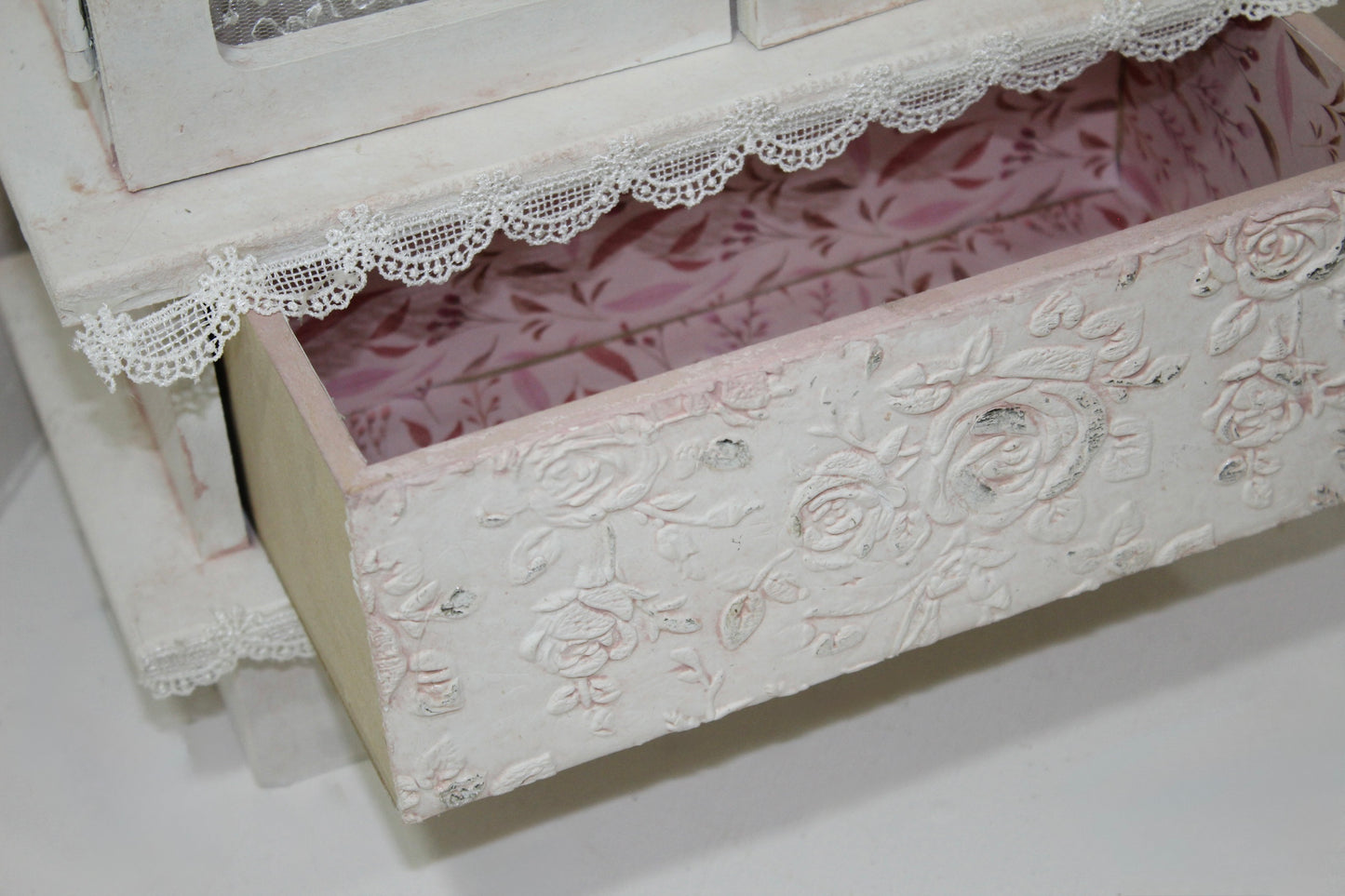 Precio roperito  vintage de puertas chico