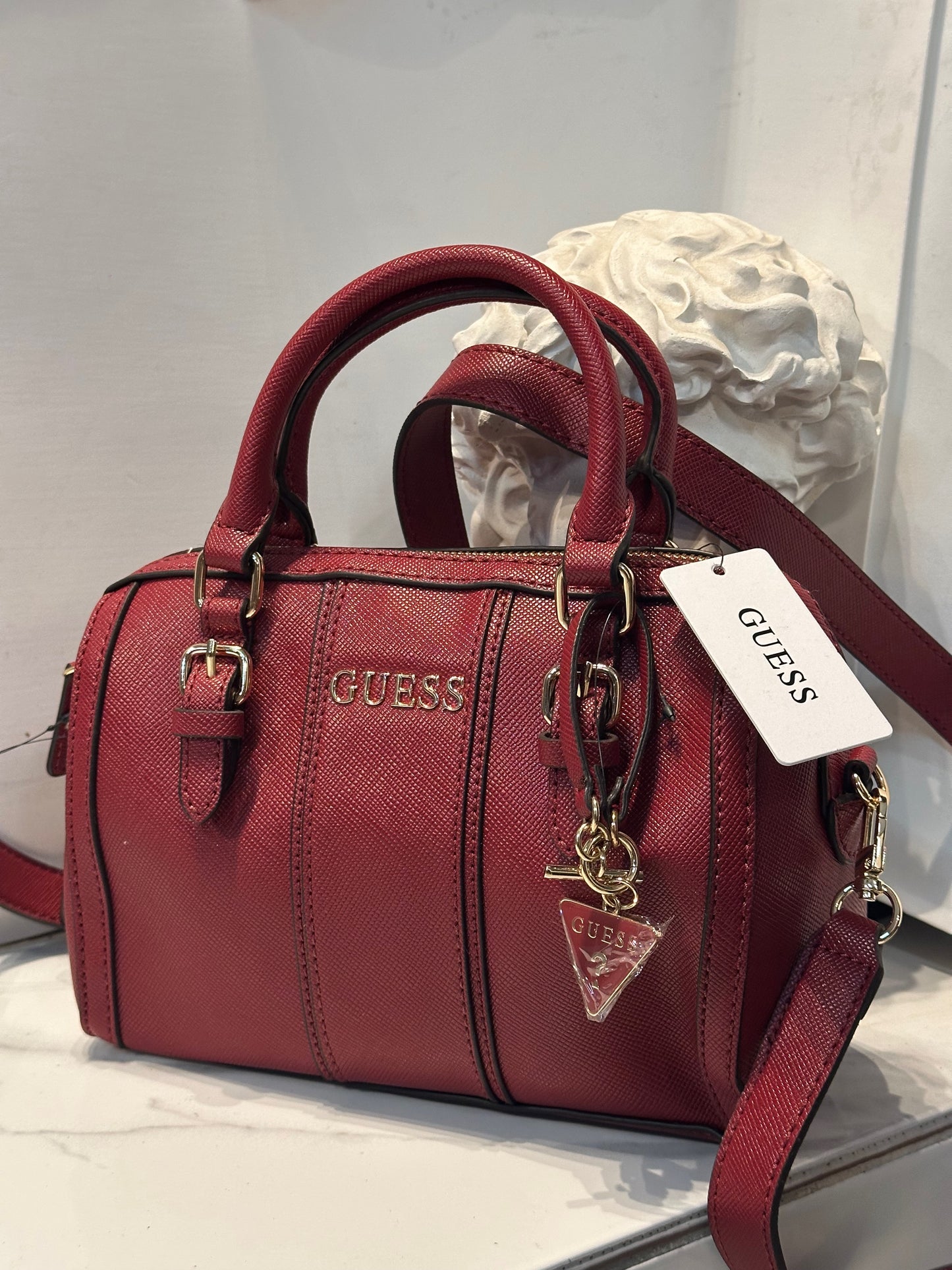 Bolso Guess rojo oscuro