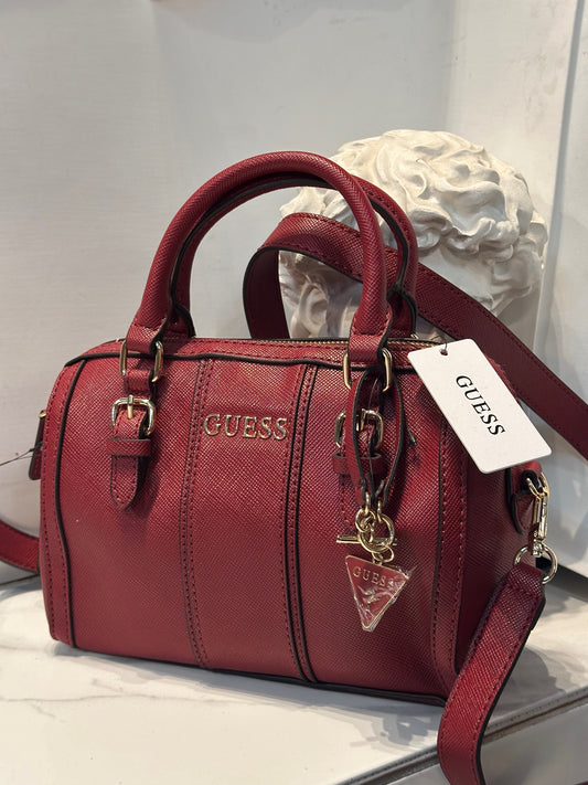 Bolso Guess rojo oscuro
