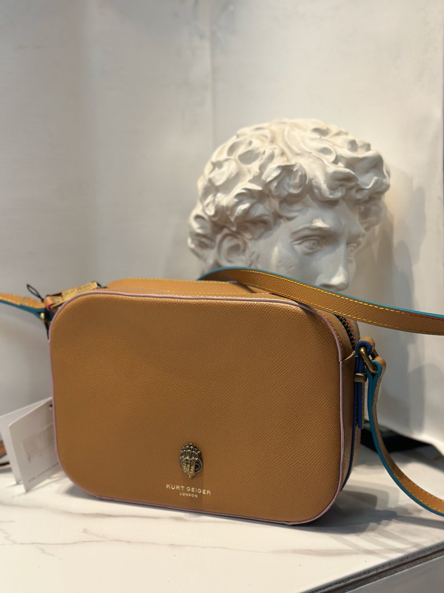 Bandolera de cuero Richmond de Kurt Geiger London