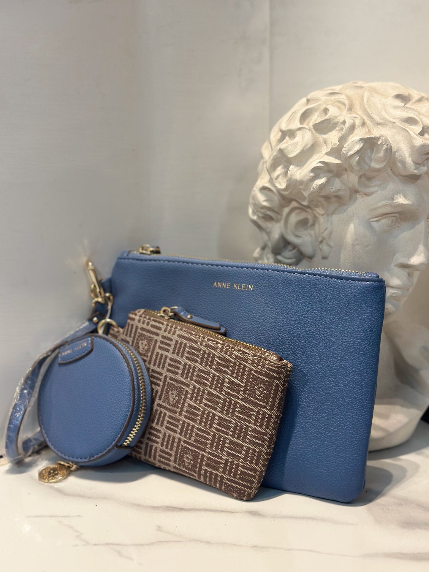 Set de bolso de mano y monedero Anne Klein azul