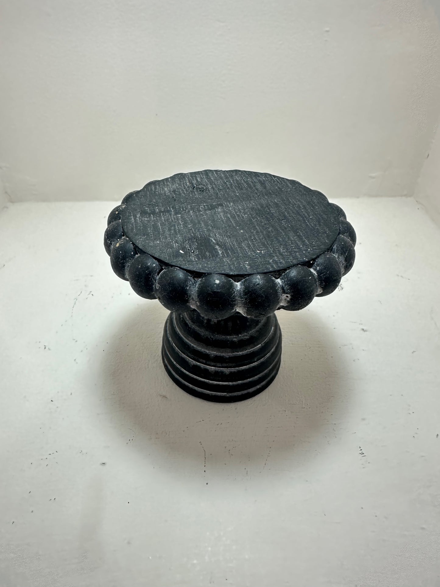 Soporte decorativo negro