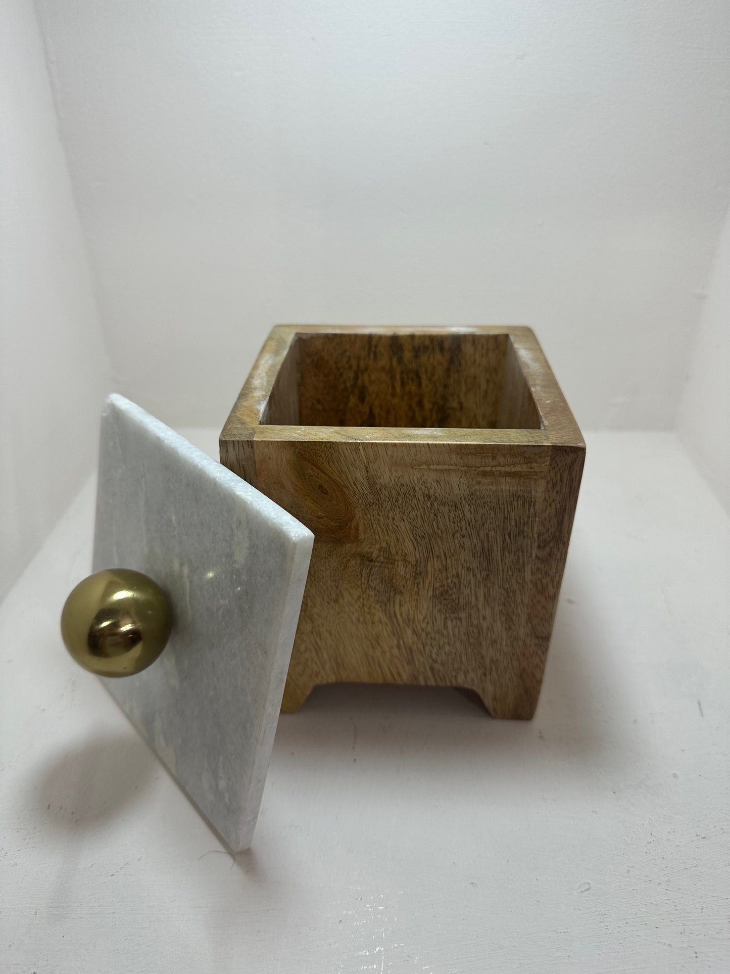 Caja decorativa bola dorada