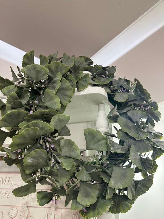 corona follaje de plastico  verde toques lilas