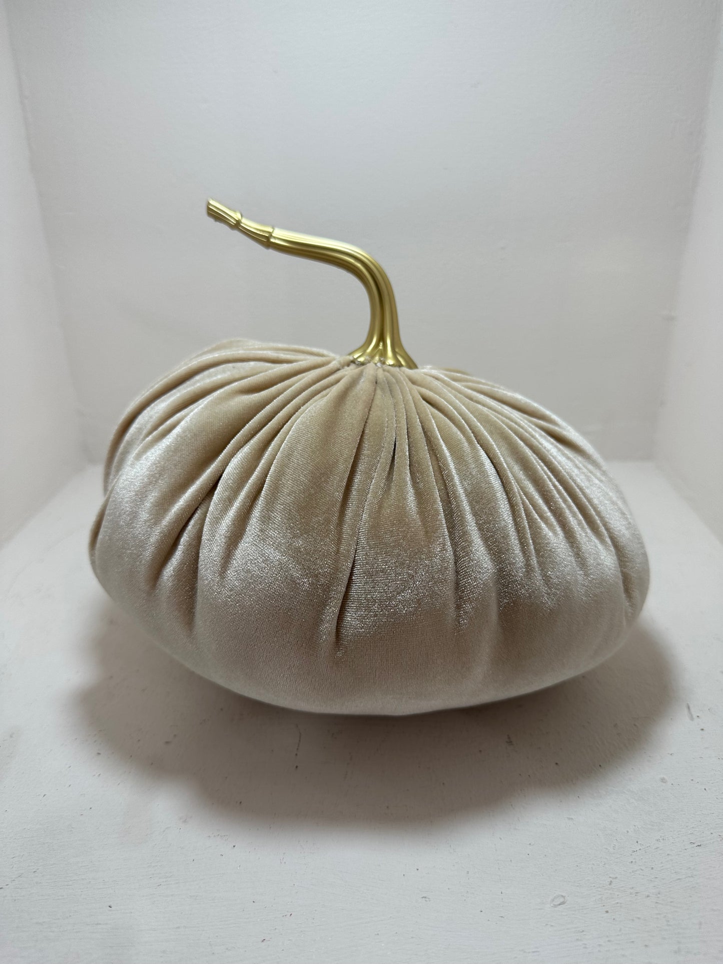 Cojín decorativo calabaza dorada grande