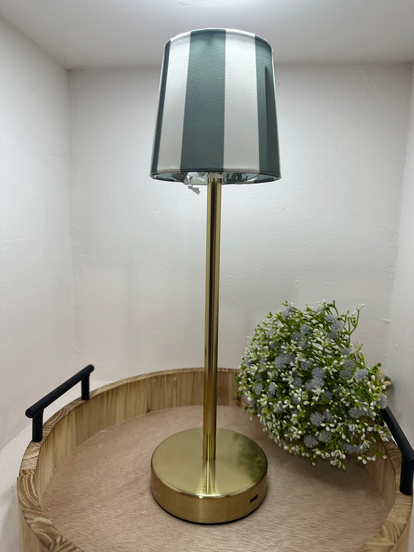 Lámpara escritorio franjas verdes con blanco