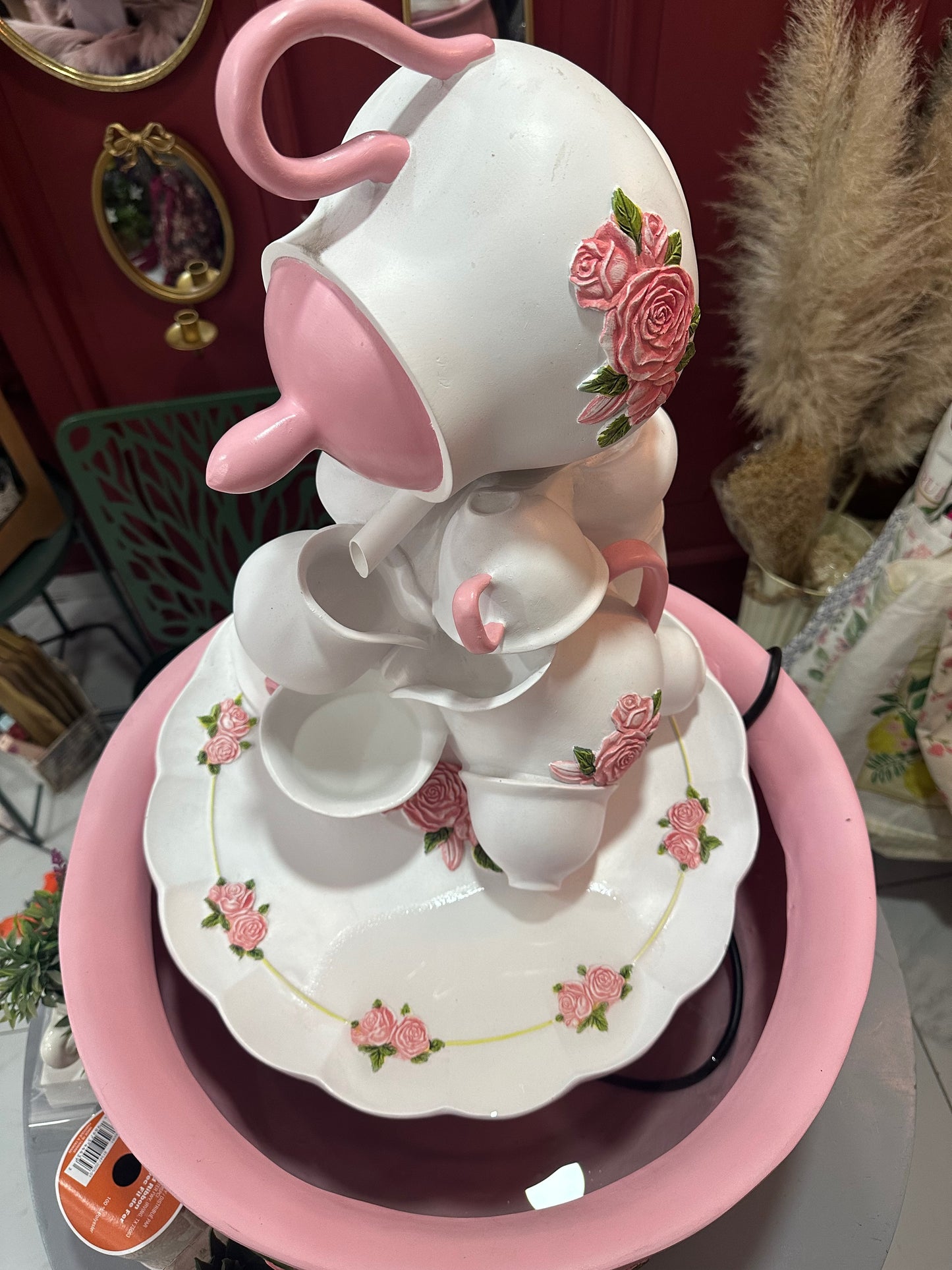 fuente de tetera y tazas estilo shabby