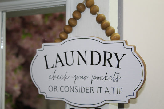 Letrero “LAUNDRY” blanco