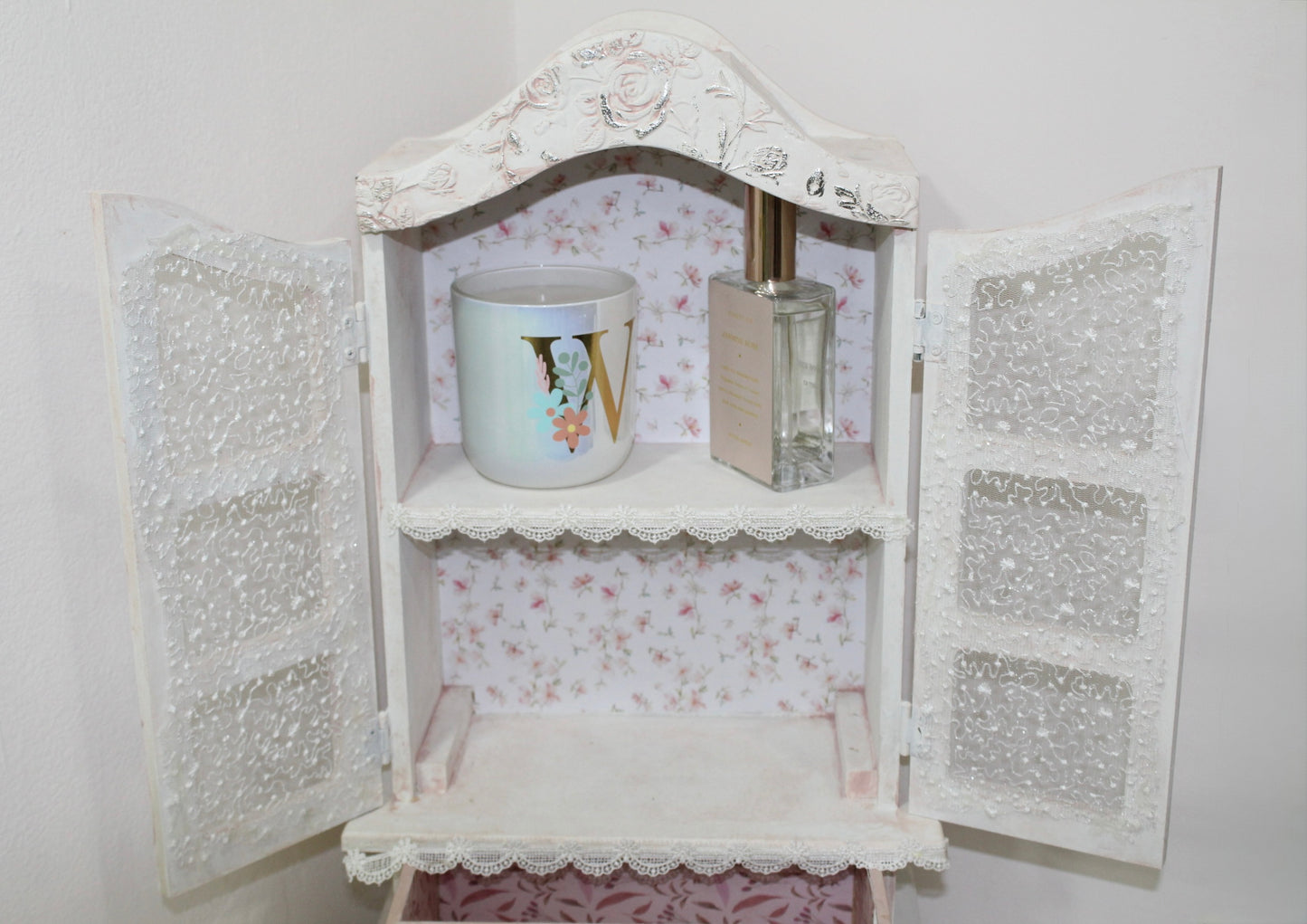 Precio roperito  vintage de puertas chico