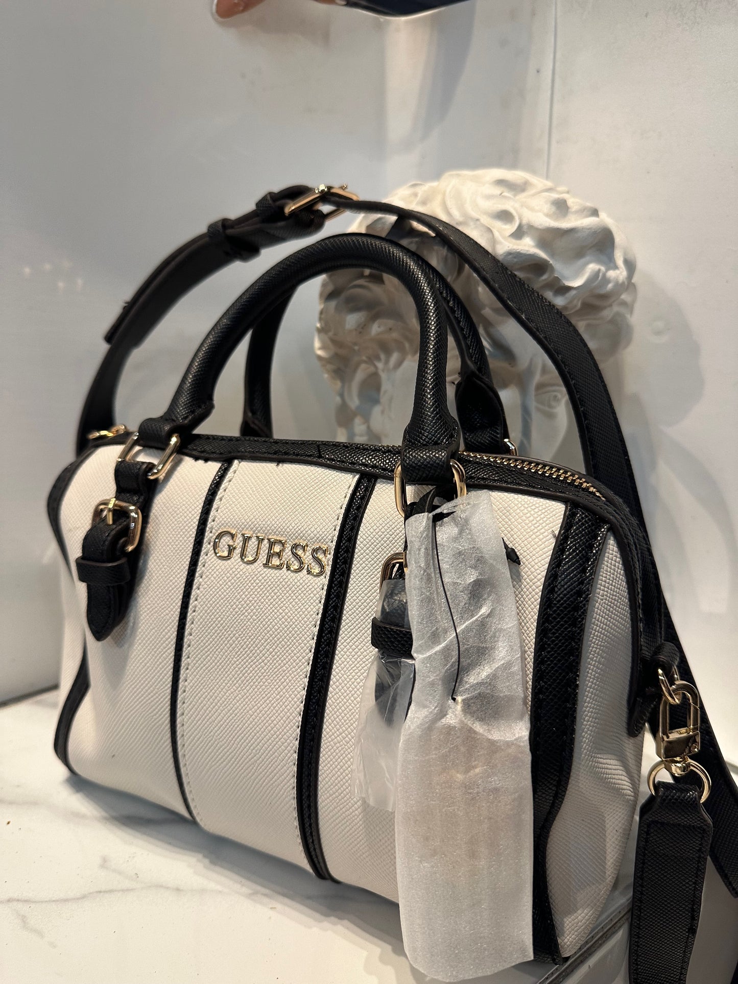 Bolso de mano Guess bicolor