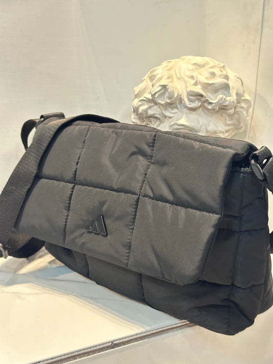 Bolsa acolchada Adidas negra