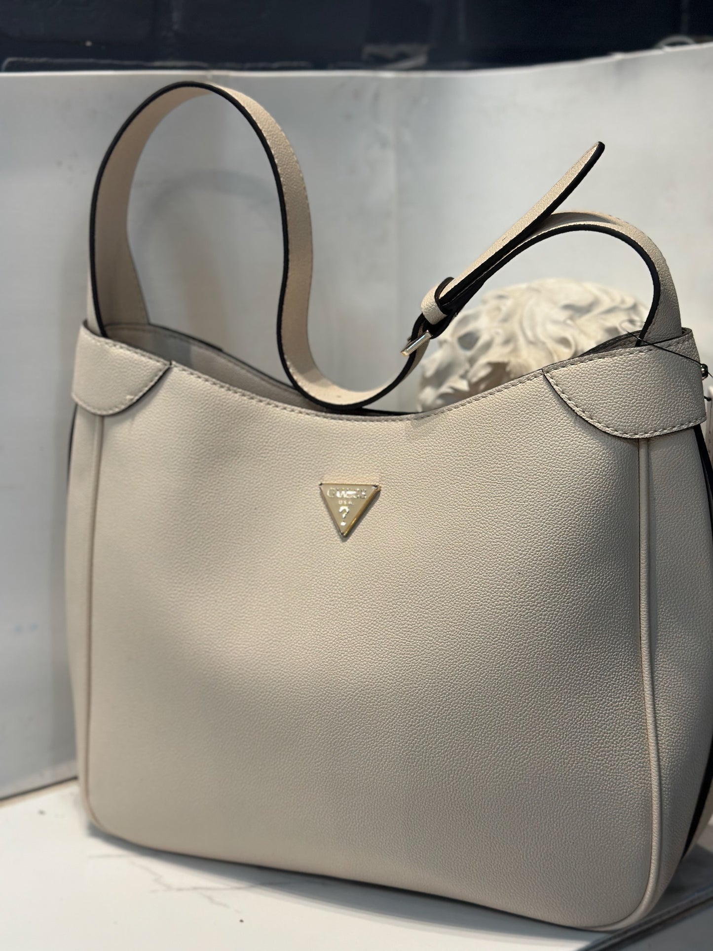 Bolso de hombro Guess Fedora Hobo