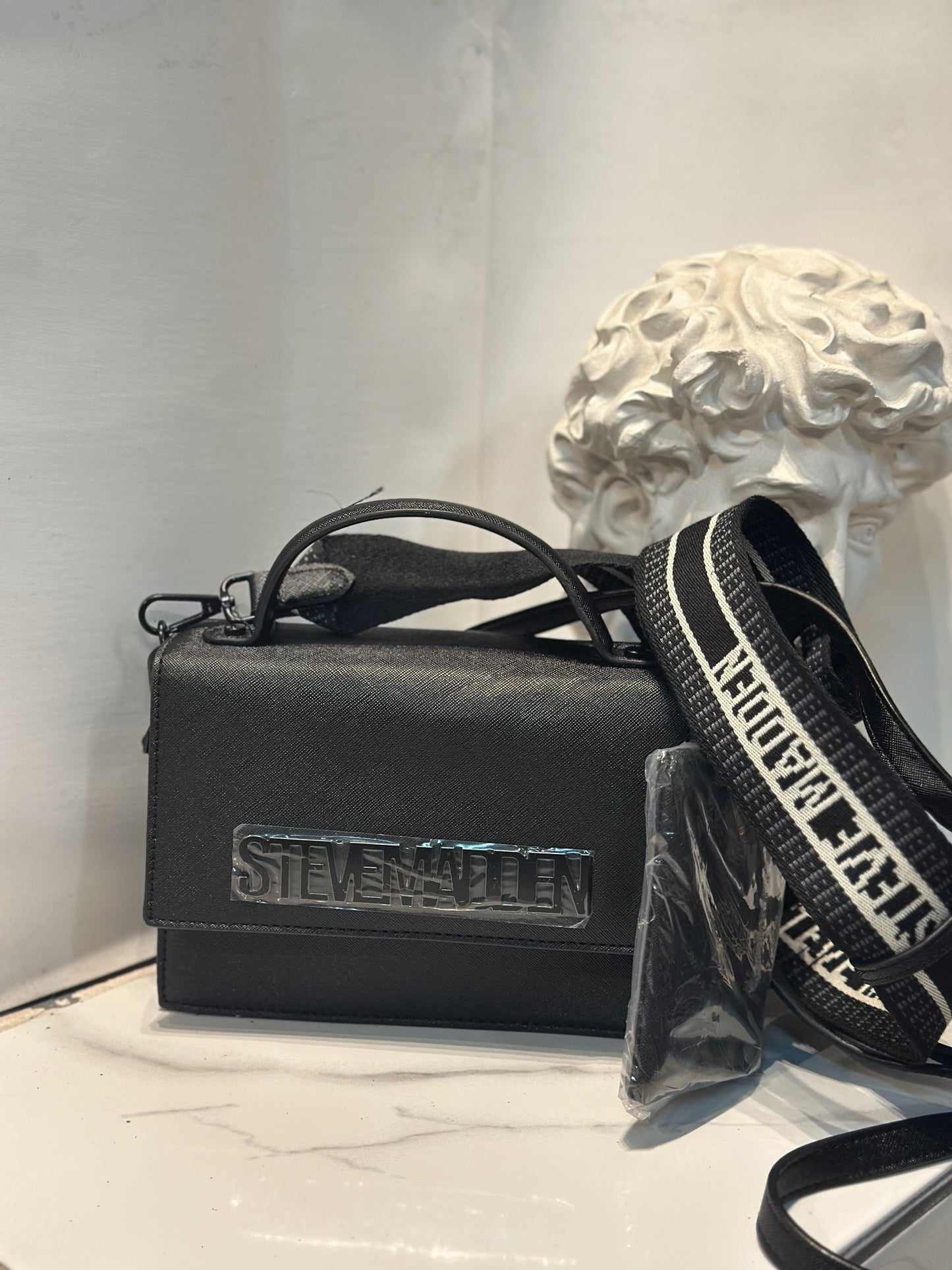 Bolso Steve Madden color negro