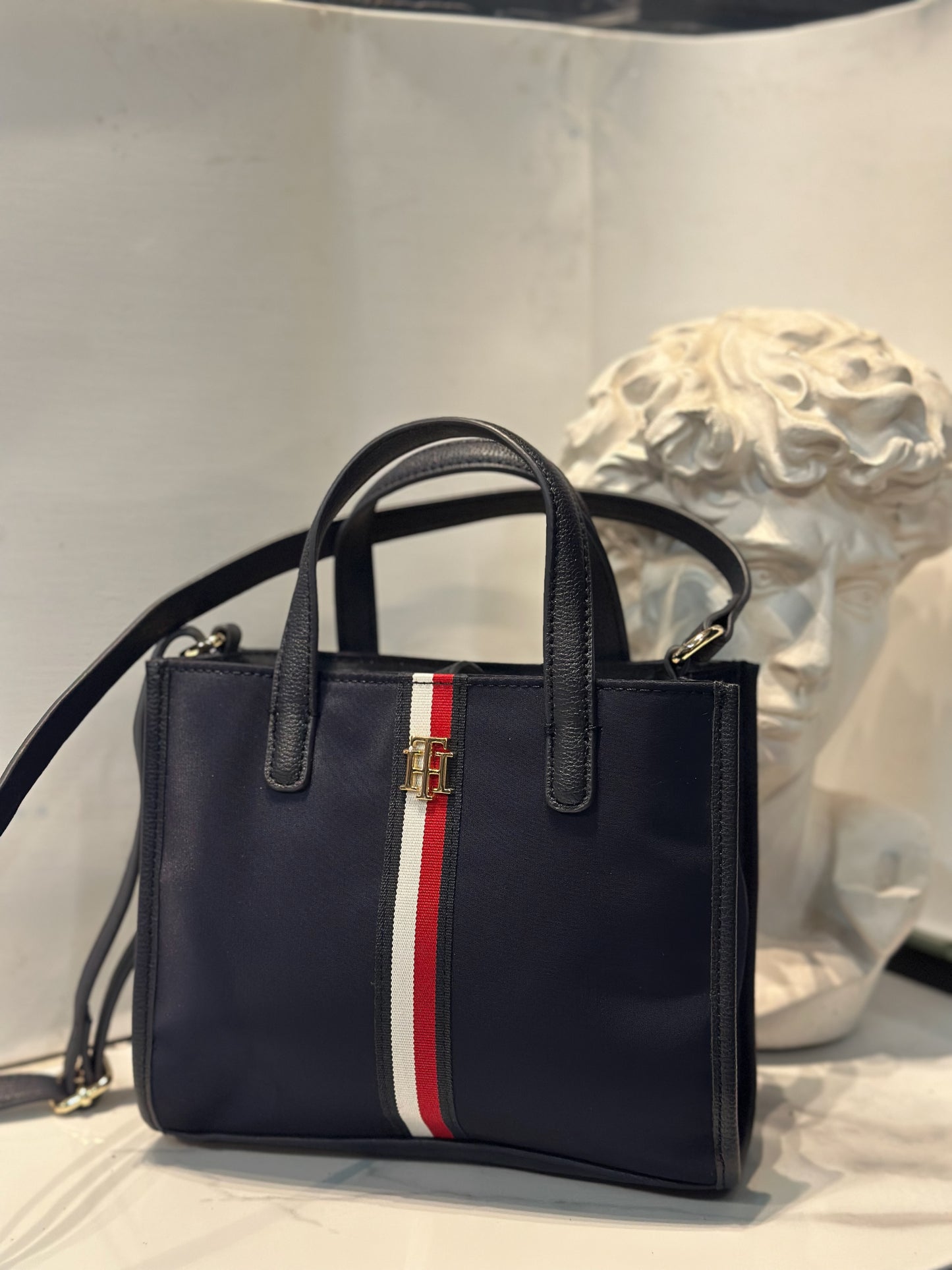 Bolso azul marino Tommy Hilfiger