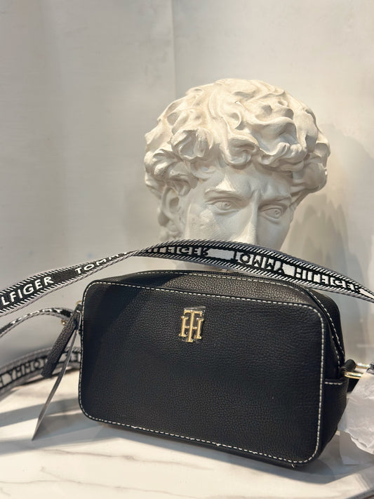 Bandolera Tommy Hilfiger color negro