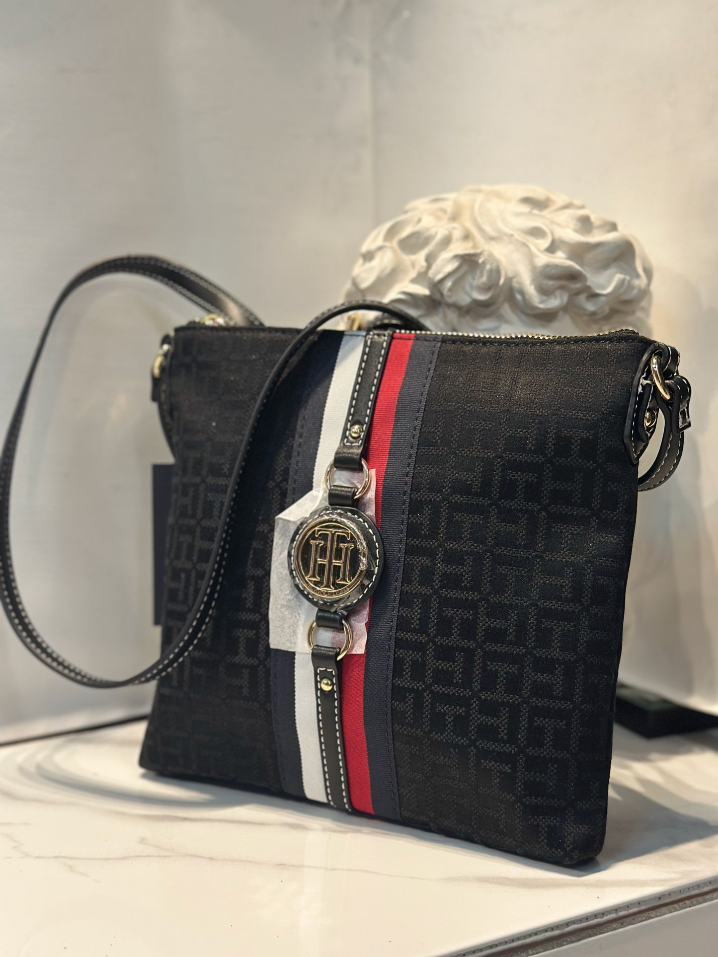 Bolso negro Tommy Hilfiger
