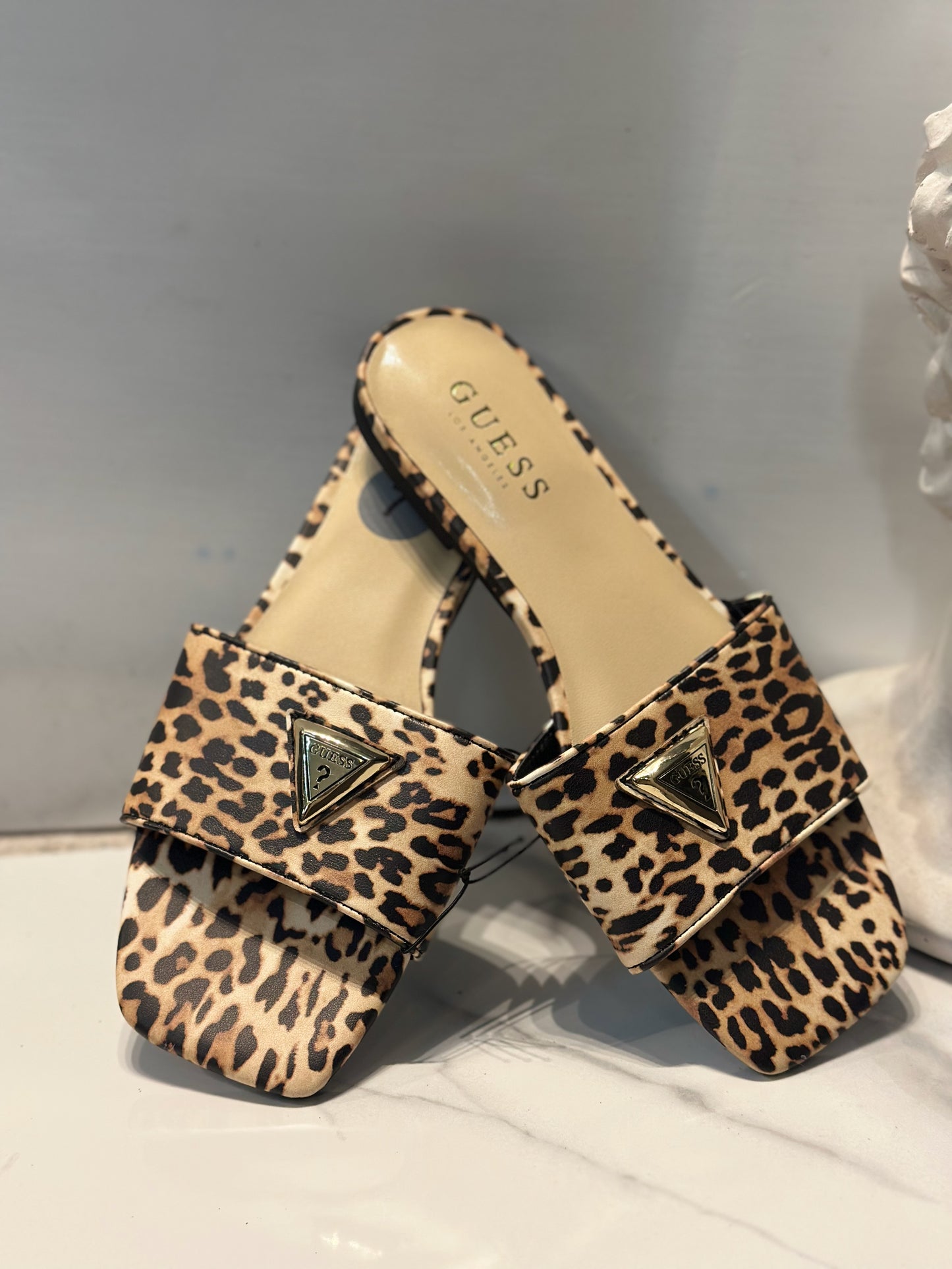 Sandalias Guess Leopardo