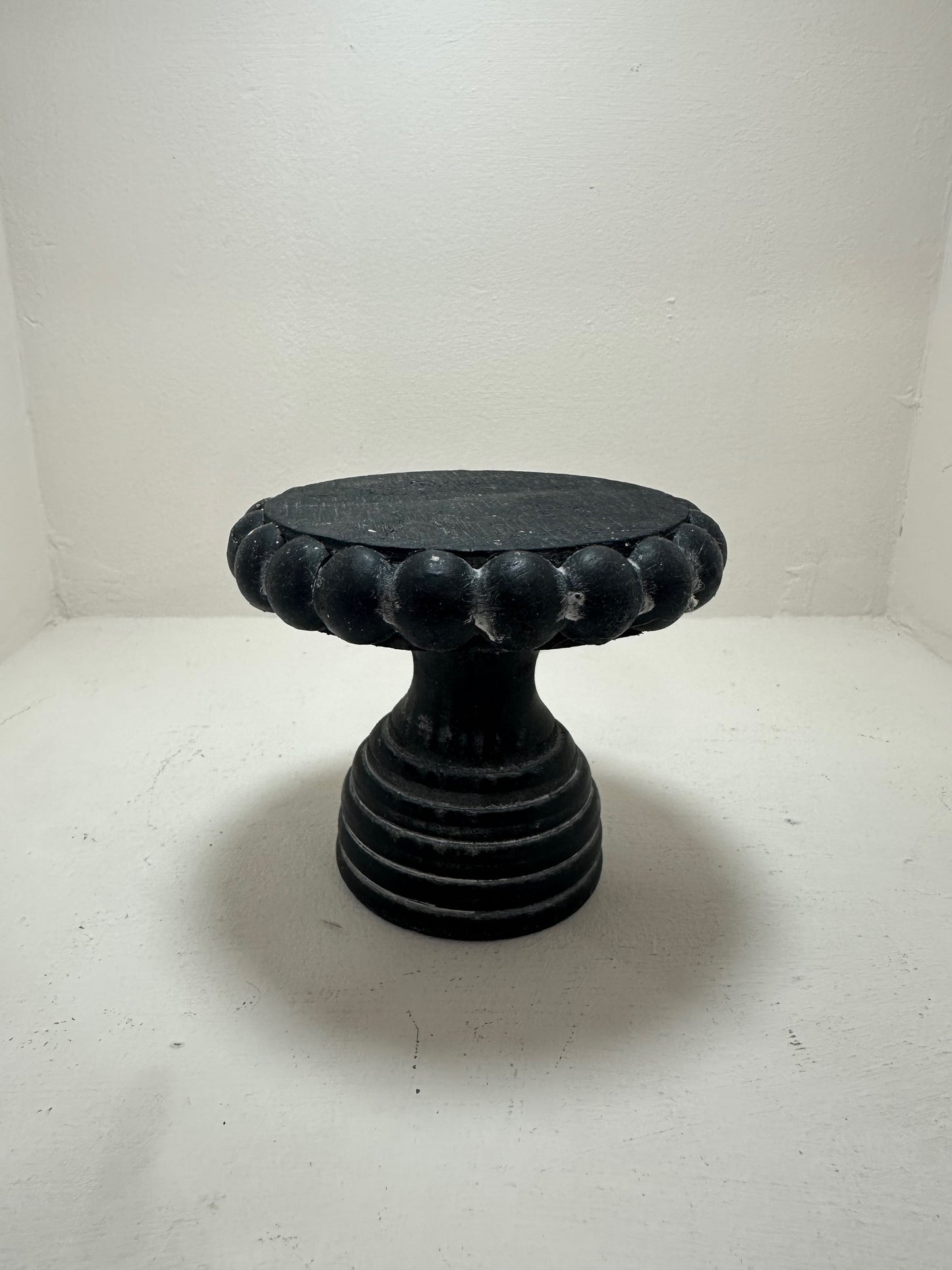 Soporte decorativo negro