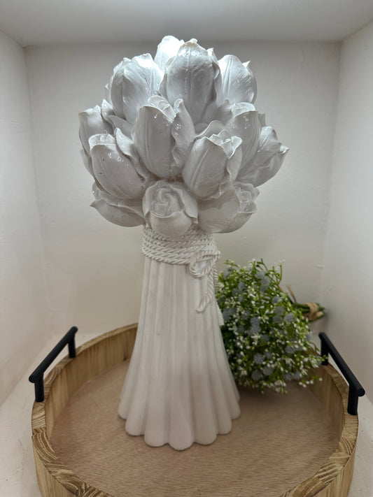 Ramo de rosas blanco de cerámica