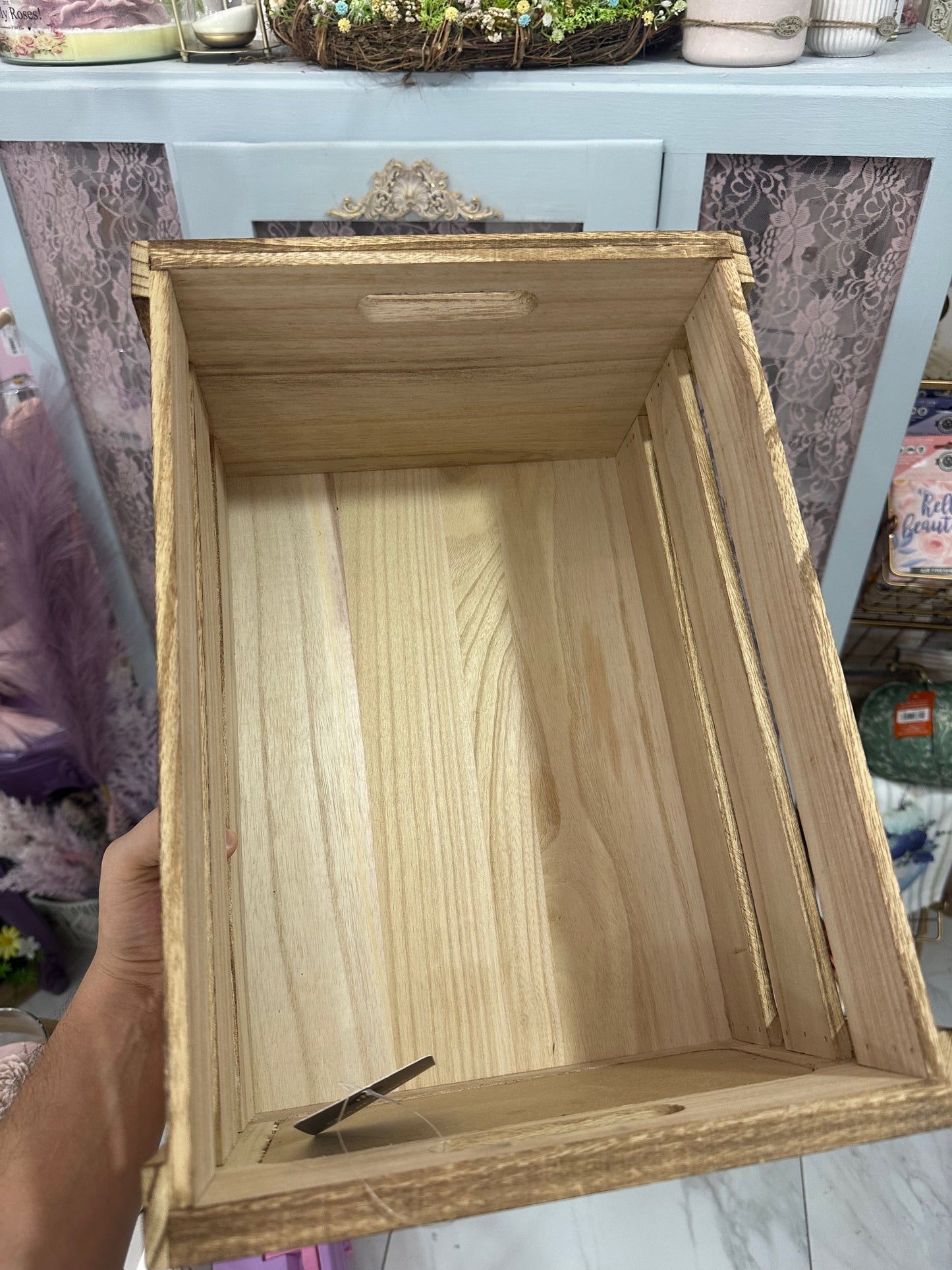 caja de madera con pizarra