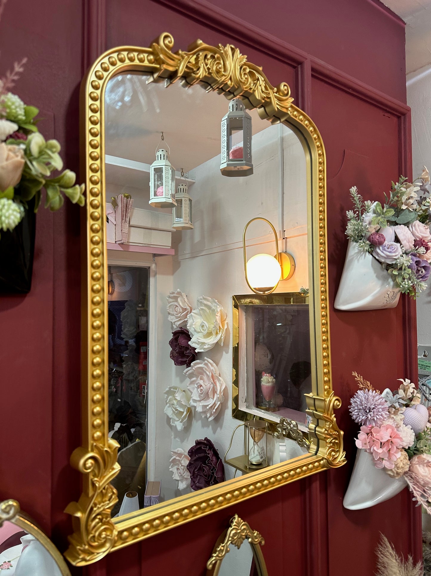 espejo de pared dorado