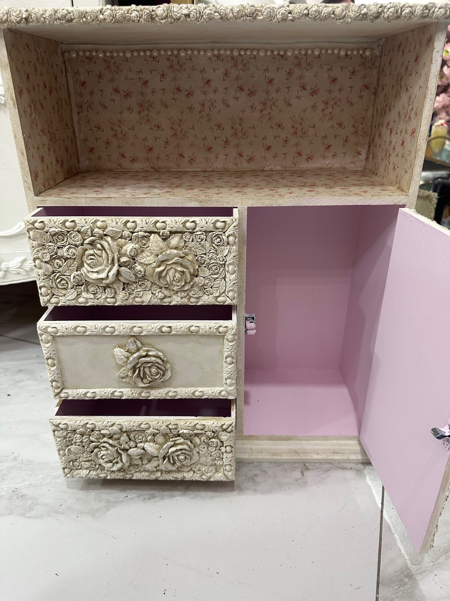 Mueble vintage con cajonera pequeño